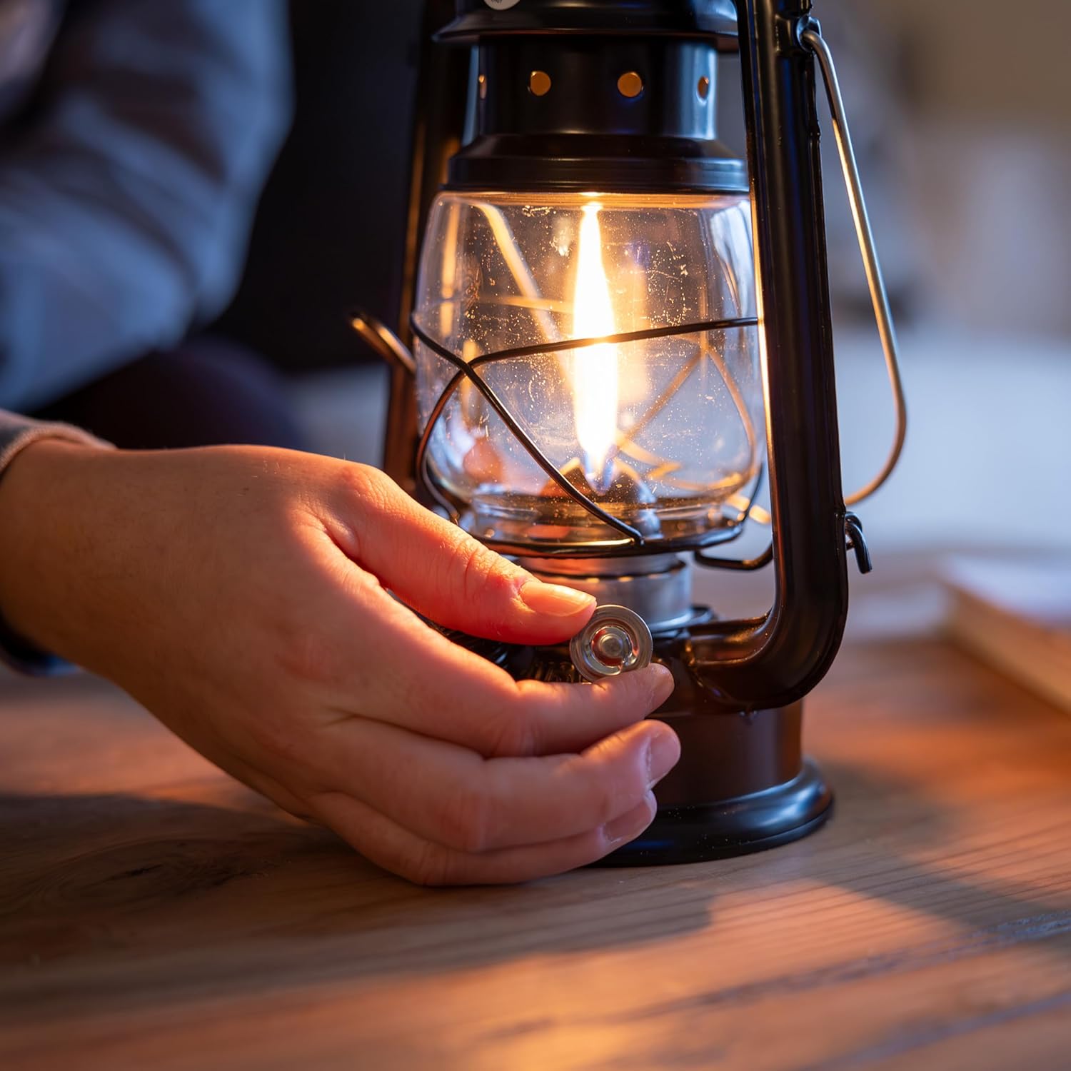 Vintage Hurricane Oil Lamp, Bl - Power Outage Light บทวิจารณ์และราคา